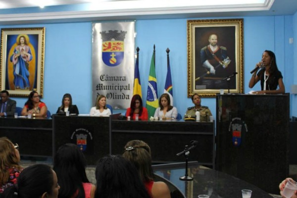 Denise Almeida debate políticas públicas para as mulheres em audiência em Olinda (PE)