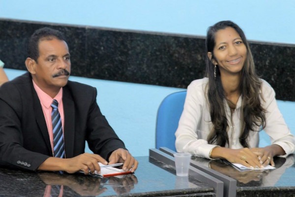 Denise Almeida vota a favor da redução de cargos na Câmara Municipal de Olinda (PE)