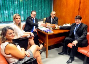 deputado-carlos-gomes-prb-assegura-recursos-para-asfaltamento-de-ruas-em-pareci-novo-foto-ascom-14-02-17-01