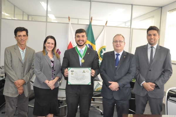 Léo Portela é agraciado com a Medalha de Honra da Defensoria Pública de Minas Gerais