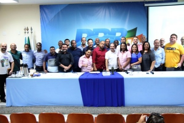 Presidente Eduardo Lopes traça ações políticas com presidentes municipais