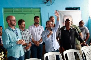 Eduardo Lopes acolhe reivindicações de moradores de Manguariba