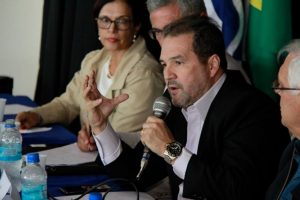 Eduardo Lopes acolhe reivindicações do movimento de petroleiros em Macaé