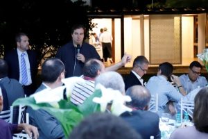 Em encontro com prefeitos, Eduardo Lopes defende a união dos municípios