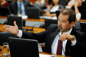 Eduardo Lopes quer regras para pagamento com cheque no comércio