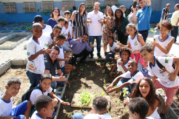 Secretário Eduardo Lopes prestigia lançamento do “Mãos à Horta” em Mesquita (RJ)