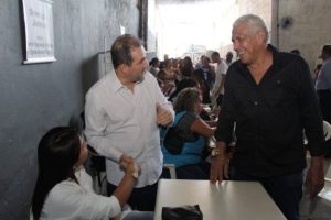 Eduardo Lopes prestigia ação social no Engenho da Rainha