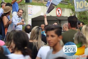 Eduardo Lopes realiza caminhadas em Angra dos Reis e Itacuruçá