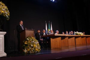 Senador Eduardo Lopes recebe Título de Cidadão de Petrópolis