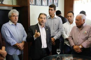 Eduardo Lopes é recebido em encontro na CDL de Campos