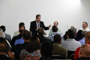 Eduardo Lopes se reúne em Campos para discutir efeitos da variação climática