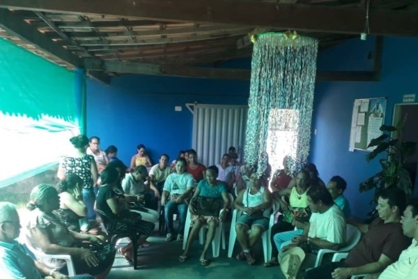 Prefeito Eduardo Rabelo entrega sementes para produtores rurais em Francisco Dumont