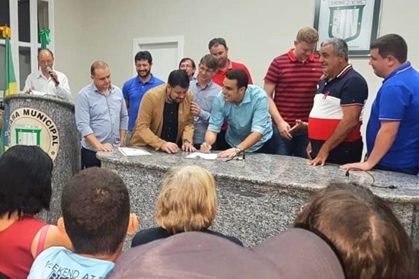 Erick Musso assina ordem de serviço para regularização fundiária em João Neiva