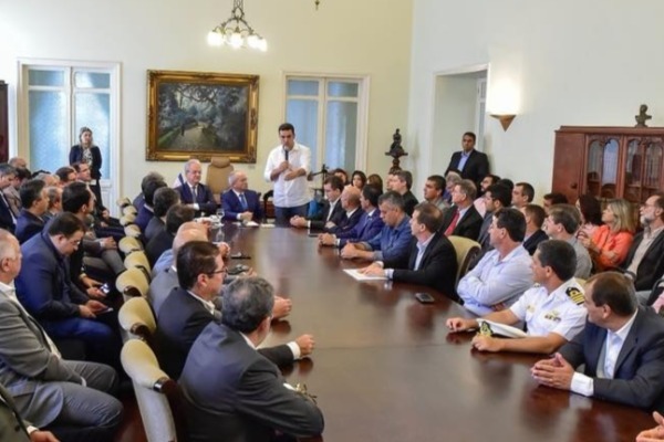 Erick Musso participa da assinatura para a construção de porto logístico em Aracruz