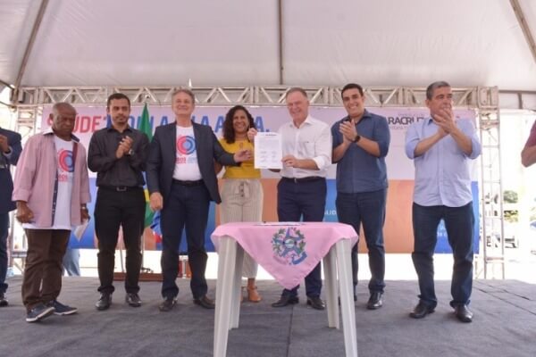 Erick Musso e governador do ES assinam convênio para obras em Jacupemba
