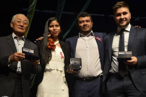 Érika Negarottê recebe homenagem no Congresso de Vereadores de MT