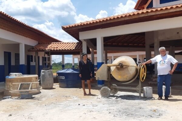 Érika Negarottê acompanha obras de escola em Comodoro