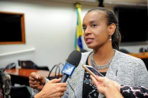 “Estarei sempre inclinada à defesa dos direitos da criança”, defende Tia Eron