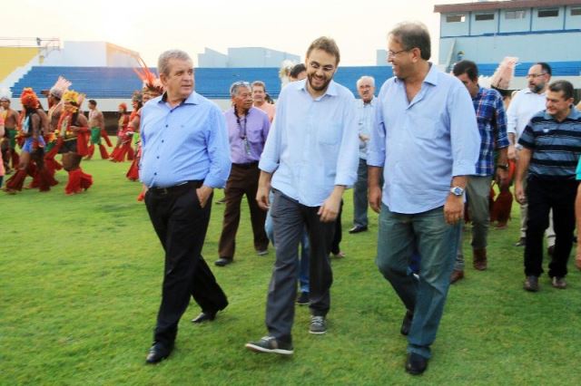 evandro-garla-prb-visita-estadio-palmas-jogos-indigenas-foto2-francisco-medeiros-21-10-15