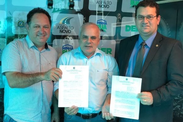 Ezequiel Junior destina recursos para recuperação de estradas de Cujubim (RO)