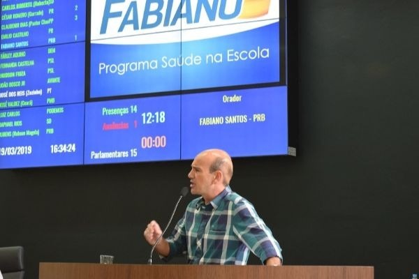 Fabiano Santos comemora a ampliação do Programa Saúde na Escola em Araxá