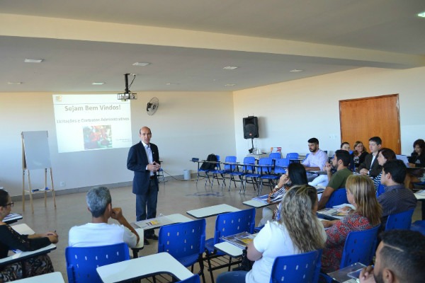 Presidente da Câmara Municipal de Araxá promove capacitação para servidores