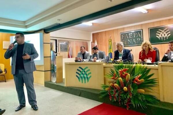 Fábio Freitas palestra em encontro ruralista