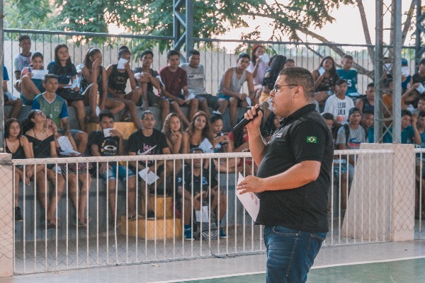 Fábio Freitas faz palestra sobre prevenção de drogas em Muaná