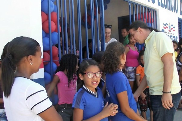 Caxias (MA): Fábio Gentil entrega escolas reformadas nos povoados São Manoel e Rosário Caxias (MA): Fábio Gentil entrega escolas reformadas nos povoados São Manoel e Rosário