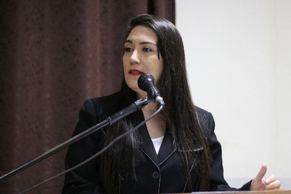 Vereadora Fabrizia Tinoco cobra serviços de tapa-buraco em Boa Vista (MS)