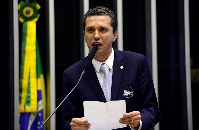 fausto-pinato-prb-aprovacao-da-pec-que-reduz-a-maioridade-penal-foto-gustavo-lima-agcamara-20-08-15-02