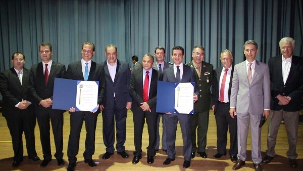 Fernando Mendes homenageia diretor da TV Record Campinas e chefe da Polícia Federal