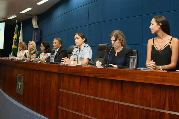 Vereador Fernando Mendes homenageia mulheres em sessão na Câmara de Campinas (SP)