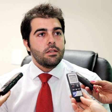 Franco Cartafina cobra resolução de problemas à presidente do Codau