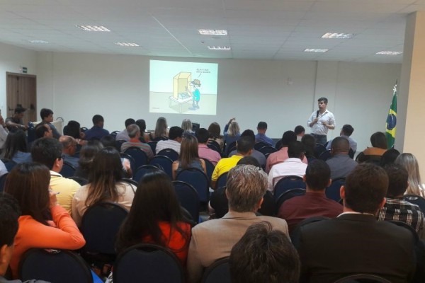 Pela primeira vez em Sergipe, FRB promove curso de política em Aracaju