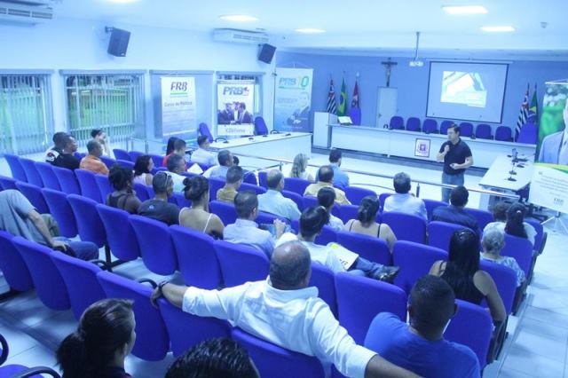 FRB finaliza agenda de 2015 com cursos de política em Franco da Rocha e Guarulhos (SP)