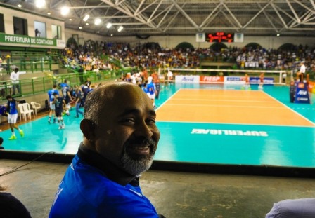 Ministro do Esporte e prefeito de Contagem assistem a clássico da Superliga de Vôlei