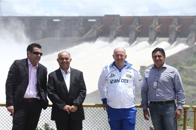 Ministro George Hilton visita o Centro de Treinamento de Canoagem Slalom
