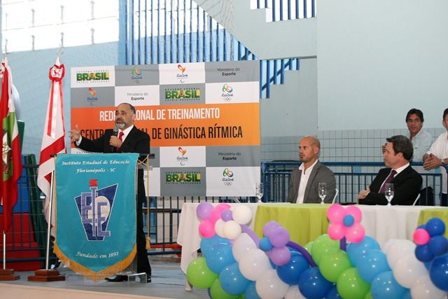 george-hilton-prb-entrega-equipamentos-de-ginastica-ritmica-em-santa-catarina-foto-ascomME-31-08-15