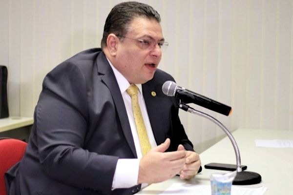 Comissão aprova projeto que obriga a instalação de placas em Braile nas rodoviárias do Piauí