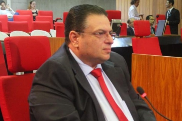 Gessivaldo Isaías pede apuração para derrubadas de árvores na zona Sul de Teresina