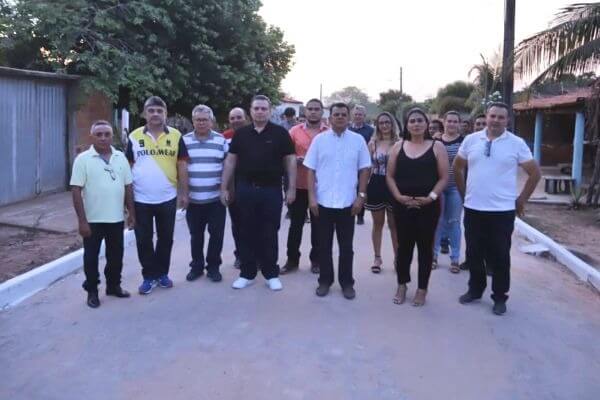 Gessivaldo Isaías inaugura obas de calçamento em Porto