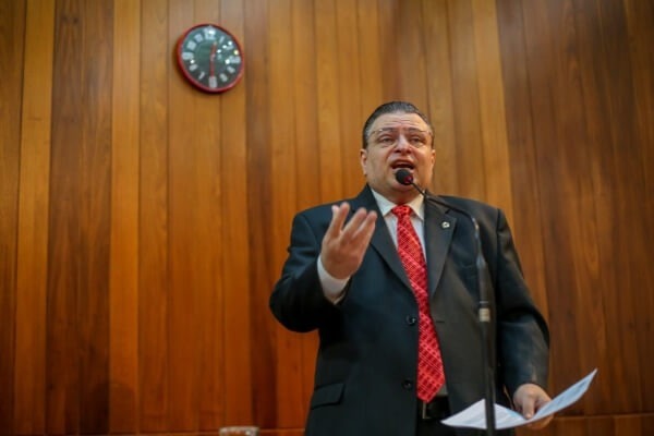 Gessivaldo Isaías lamenta multas de trânsito a beneficiários do INSS no PI