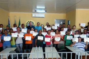 gessivaldo-isaias-secretario-prb-teresina-pi-entrega-certificados-ascom-27-03-2017-02