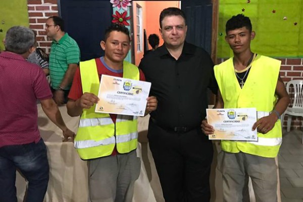 Setre percorre mais de 2 mil km entregando diplomas de qualificação profissional