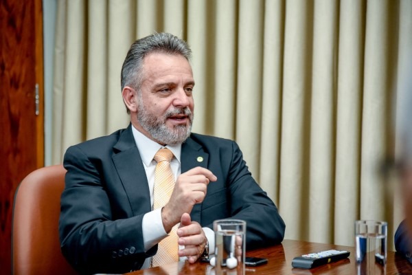 Márcio Marinho recebe delegação de Moçambique 