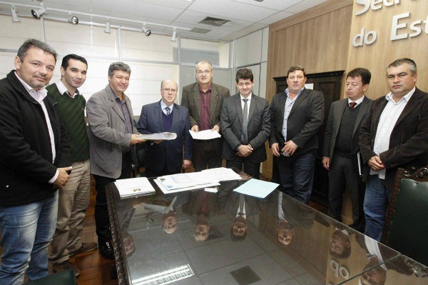 Vereador entrega abaixo-assinado pedindo reforço no policiamento de Parobé (RS)