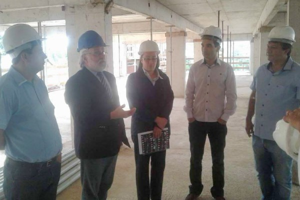 Vereador Gilberto Gomes visita obras do Hospital São Francisco em Parobé (RS)