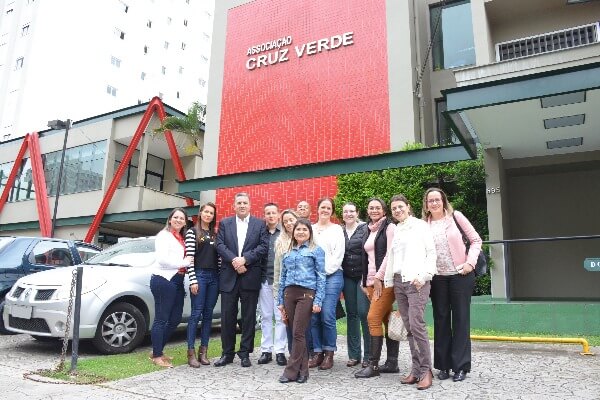 Deputado visita instituição referência em paralisia cerebral