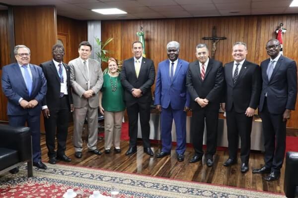 Gilmaci Santos recebe comitiva da Costa do Marfim